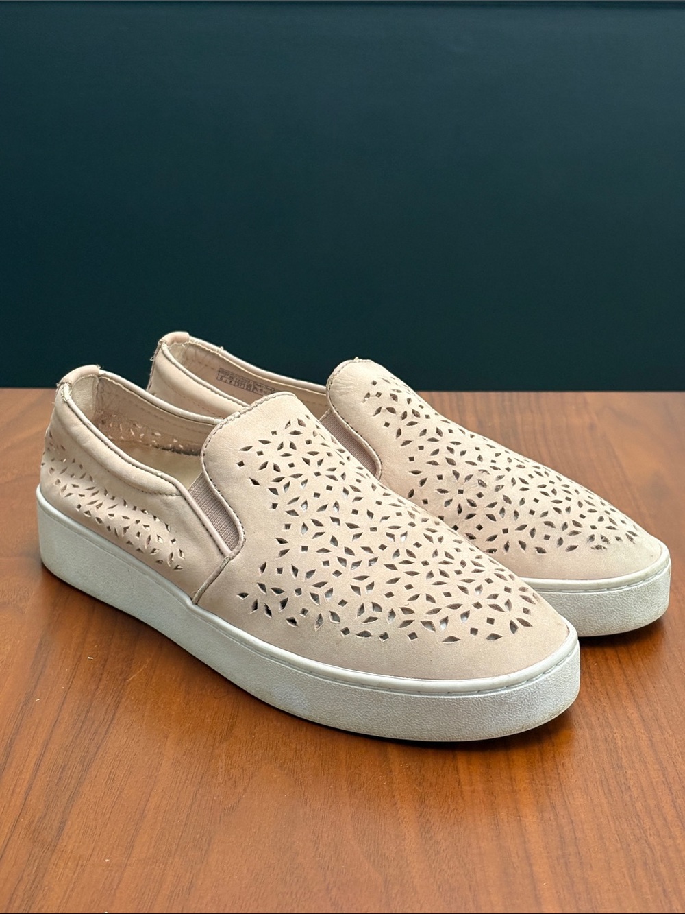 Vionic Women's Splendid Kani Slip-on Walking Shoes, perforated design, size 6